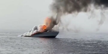 Unità navale della Finanza di Crotone è affondata dopo un incendio a bordo, salvi tutti i militari