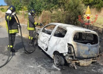 Melissa, Resta incastrata nell’auto dopo un incidente, anziana 85enne muore carbonizzata