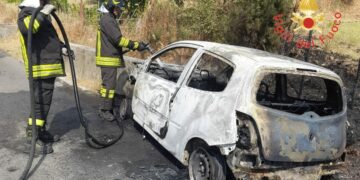 Melissa, Resta incastrata nell’auto dopo un incidente, anziana 85enne muore carbonizzata