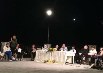 Cirò, “Se io fossi(in) te” presentato il Libro di Luca Murano nella suggestiva piazzetta  panoramica Mavilia