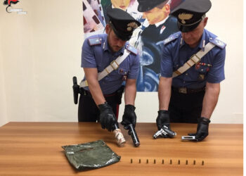 Crotone, trovato in possesso di armi e munizioni: arrestato