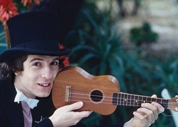 Crotone, mercoledì 25 agosto: Cerimonia di consegna Ukulele di Rino Gaetano