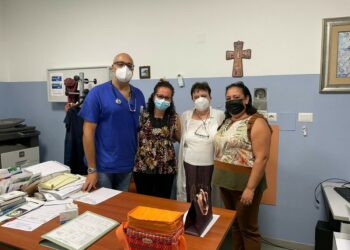 Cirò Marina, la famiglia Gentile Dona poltrone al day hospital del reparto oncologico dell’Ospedale di Crotone