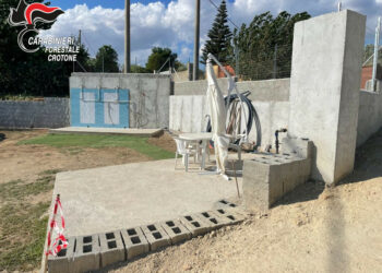 Crotone, sequestrate opere edilizie abusive: denunciato