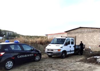 Strongoli, Sversa 2 metri cubi di detriti e scarti di lavorazione edilizia: denunciato 39enne