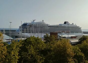 Ritornano le Navi da Crociera a Crotone, approdata questa mattina la Viking Sky con i suoi 600 passeggeri