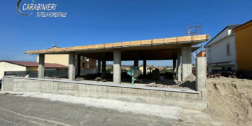 Crotone, sequestrata struttura in cemento armato realizzata senza autorizzazione: denunciate 5 persone