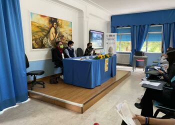 Luca Murano presenta il suo ultimo lavoro ”Se io fossi(in)te” agli alunni del Liceo scientifico di Cirò