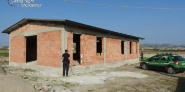 Strongoli, i Carabinieri Forestali sequestrano un  manufatto realizzato in assenza di titoli edilizi