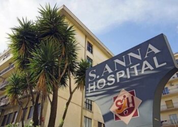 Riunione dei soci del S. Anna Hospital e presidio della USB per conoscere le sorti dei lavoratori