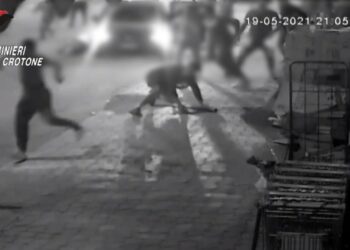 Pestaggio avvenuto il 19 maggio scorso a Cutro, 20 anni complessivi di reclusione ai responsabili