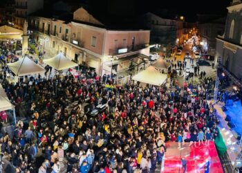 A Cirò Marina torna la Festa di San Martino, celebrata con castagne, vino e sardella, cultura e danza: tanta partecipazione