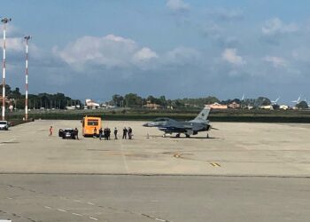 Atterraggio di emergenza all’Aeroporto di Crotone per un caccia F16, sganciato serbatoio su terreno a Melissa