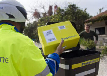 Manovra 2022, il postino consegnerà i decoder ai pensionati meno abbienti