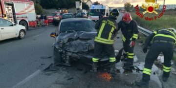 Incidente stradale sulla SS 106 a Crotone, estratto ferito dai Vigili del Fuoco