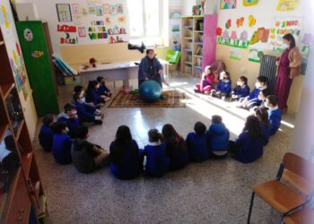 “La Terra respira” il libro di Guia Risari illustrato da Alessandro Sanna ai bambini della scuola primaria di Strongoli