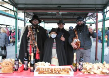 “Povira panza mia, povira panza ca su ti pensu iu… cu ti pensa” al Farmer’s Market di Crotone