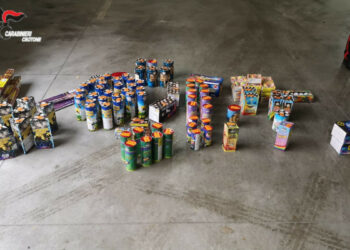 Sequestrati 5 kg di fuochi d’artificio a Cirò Marina, i Carabinieri deferiscono un esercente