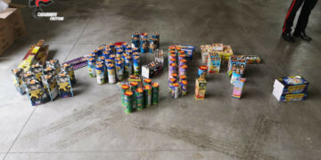 Sequestrati 5 kg di fuochi d’artificio a Cirò Marina, i Carabinieri deferiscono un esercente