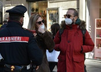 Coronavirus: da lunedì 6 dicembre obbligo di mascherina all’aperto in Calabria