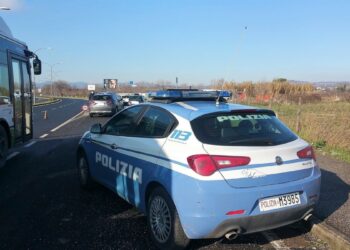 Sfrecciava sulla SS 106 insospettendo la Polizia, arrestato 50enne crotonese