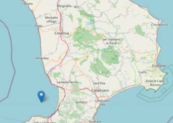 Trema la Calabria: forte scossa di terremoto di magnitudo 4.3, tanta paura gente in strada evacuate le scuole e uffici