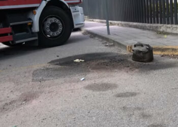 Uomo si dà fuoco davanti a caserma dei Carabinieri, è grave