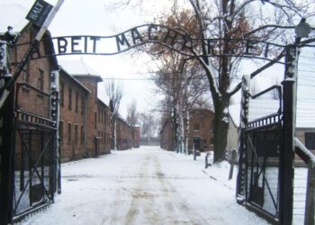 Una giornata speciale della “Memoria” organizzata dal dirigente scolastico, alunni e docenti dell’Istituto Gangale di Cirò Marina