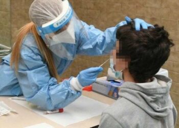 In Calabria tamponi gratis nelle scuole per tutti gli studenti