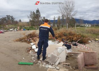 Sequestrata dalla Guardia Costiera una discarica abusiva per circa 600 mq. di rifiuti abbandonati nel territorio comunale di Corigliano-Rossano