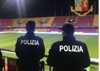 Crotone, lancio di fumogeni allo Stadio: il Questore emette D.A.SPO. a due tifosi crotonesi