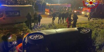 Incidente stradale nella serata di ieri nei pressi di Le Castella, ferito incastrato tra le lamiere