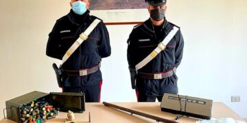 Isola Capo Rizzuto: detiene droga, armi e reperti archeologici, arrestato 66enne