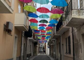 Oggi 8 marzo alle 11.30 a Cirò Marina inaugurazione della “Strada degli Ombrelli”