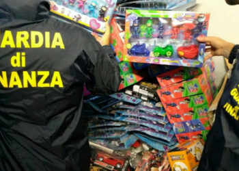 Guardia di Finanza, Operazione internazionale “Ludus II”: sequestrati oltre 5 milioni di giocattoli insicuri-contraffatti, 99 denunciati e oscurati 30 siti web