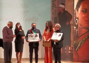 “Ciao Flò” saluto commosso e sincero durante l’intitolazione della sala del Teatro Alikia a Floriana Maietta