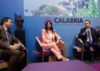 Inaugurata “Calabria Straordinaria” alla Bit di Milano con Elisabetta Gregoraci, Roberto Occhiuto e Fausto Orsomarso
