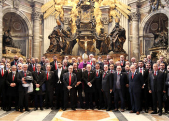 La Confraternita della Madonna di Capocolonna alla Santa Messa in Vaticano