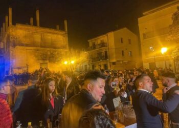 Strongoli in Festa: i titolari di due locali del posto, organizzano una festa nella Villetta Graziani