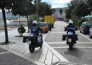 Crotone, provoca un incendio nella propria abitazione: tratto in arresto