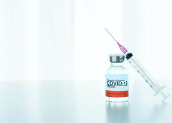 Obbligo vaccinale agli over 50: in arrivo avvisi di sanzioni dall’Agenzia delle Entrate