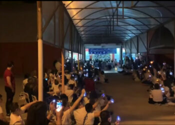 “La notte dei Racconti” ricordando la maestra Rosalba Ferraro, in una serata resa quasi magica da luci soffuse alla scuola Butera di Cirò Marina