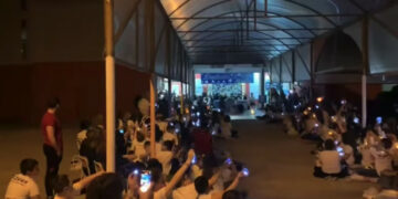 “La notte dei Racconti” ricordando la maestra Rosalba Ferraro, in una serata resa quasi magica da luci soffuse alla scuola Butera di Cirò Marina