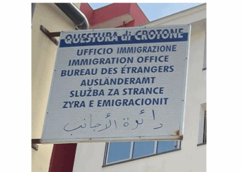 Crotone, si presenta in Questura per chiedere permesso soggiorno: arrestato straniero originario del Gambia, perchè ricercato