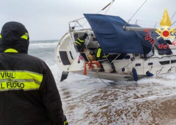 Crotone, sbarcati 60 migranti sulle spiagge di Capo Colonna