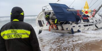 Crotone, sbarcati 60 migranti sulle spiagge di Capo Colonna