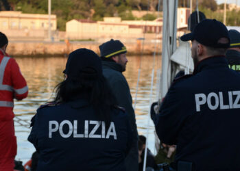 Sbarchi a Crotone: arrestati 6 scafisti turchi