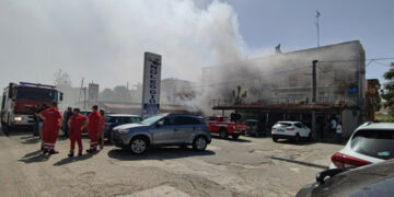 Crotone, incendio Magazzini in località Passovecchio SS 106: intervengono i Vigili anche a Cutro e Isola