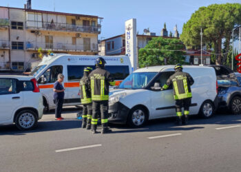 Incidente stradale sulla SS 106, tamponamento a catena a Poggio Pudano Crotone: feriti lievi