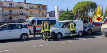 Incidente stradale sulla SS 106, tamponamento a catena a Poggio Pudano Crotone: feriti lievi
